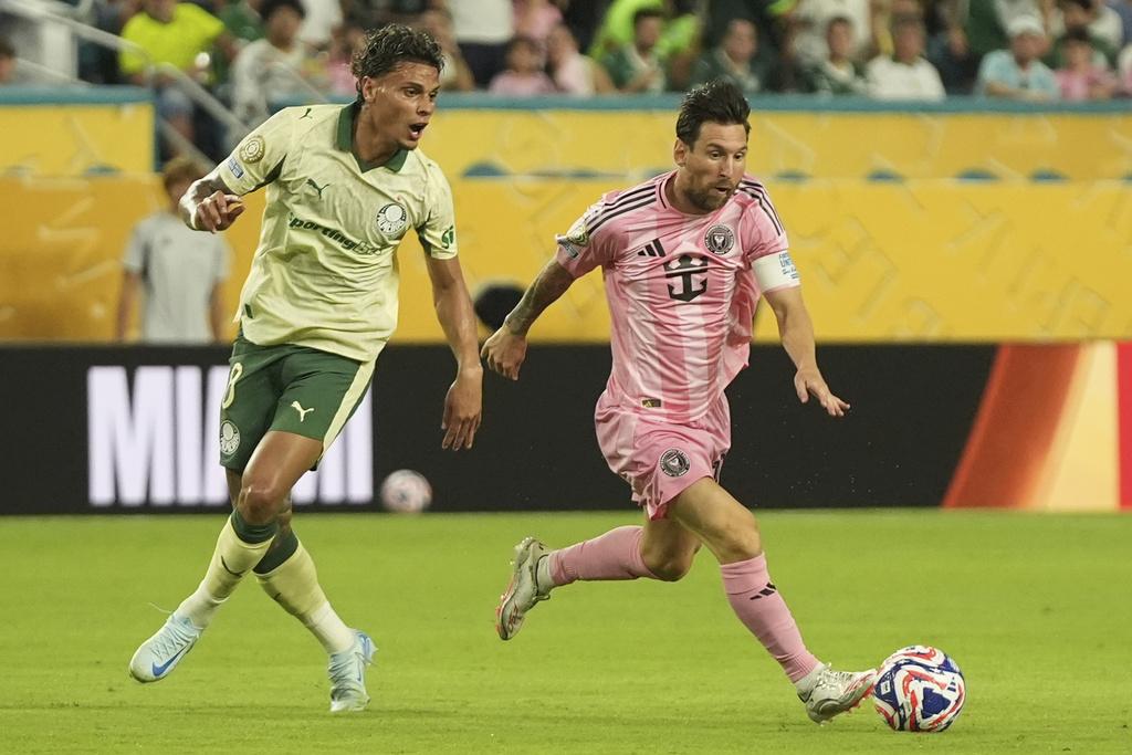 美斯(Messi)將在世冠盃倒戈巴黎聖日耳門。(美聯社)