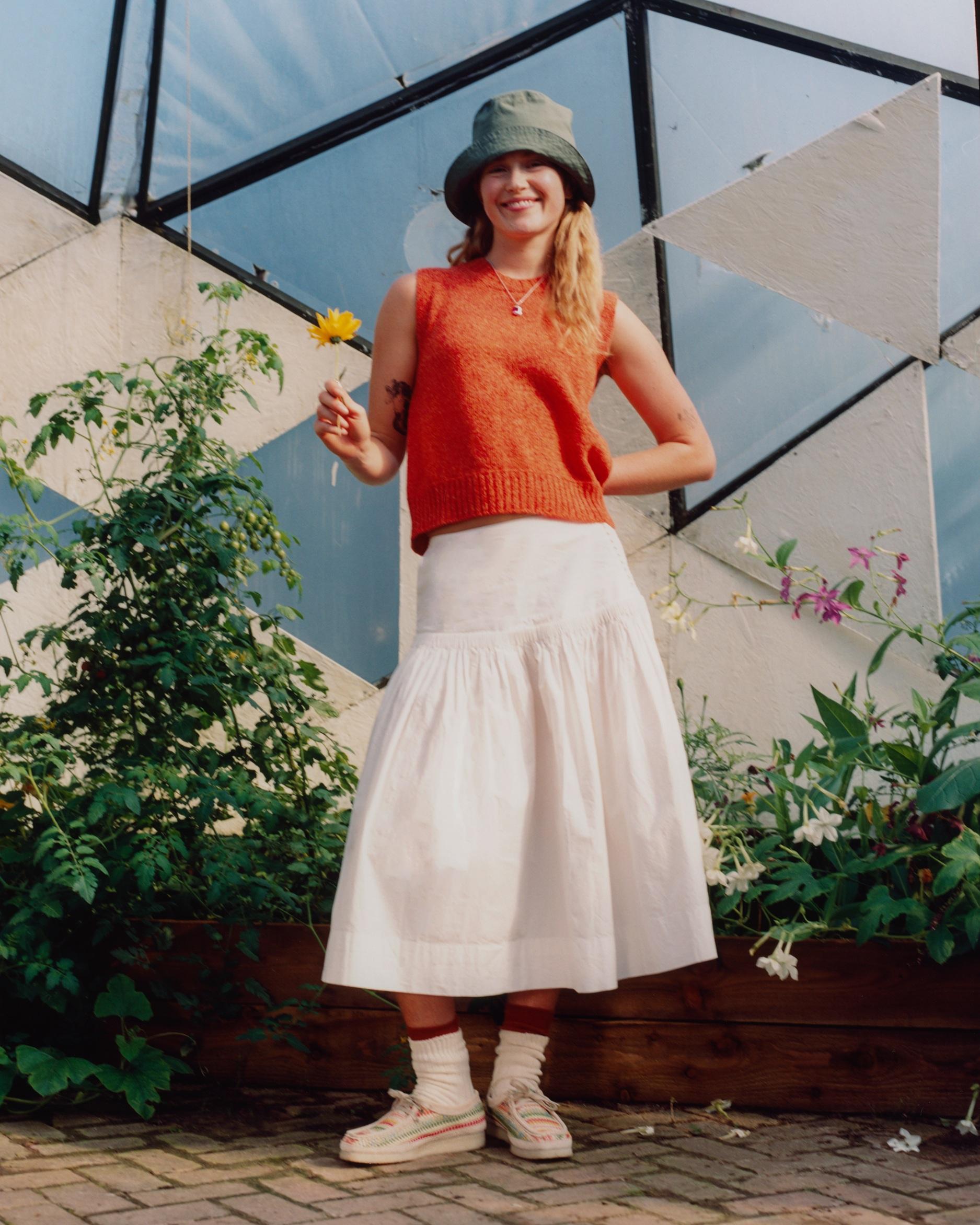 以編織技術製作的WALLABEE Multicolor Raffla。