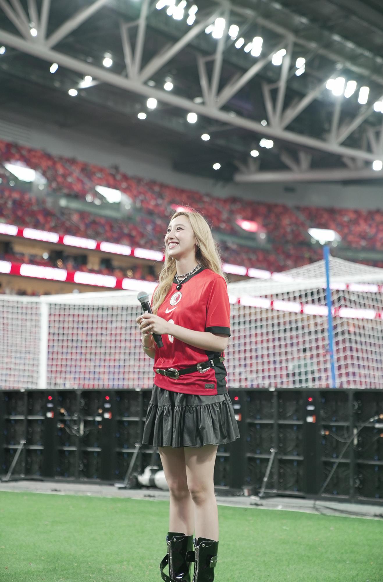 許靖韻唱《K歌之王》。