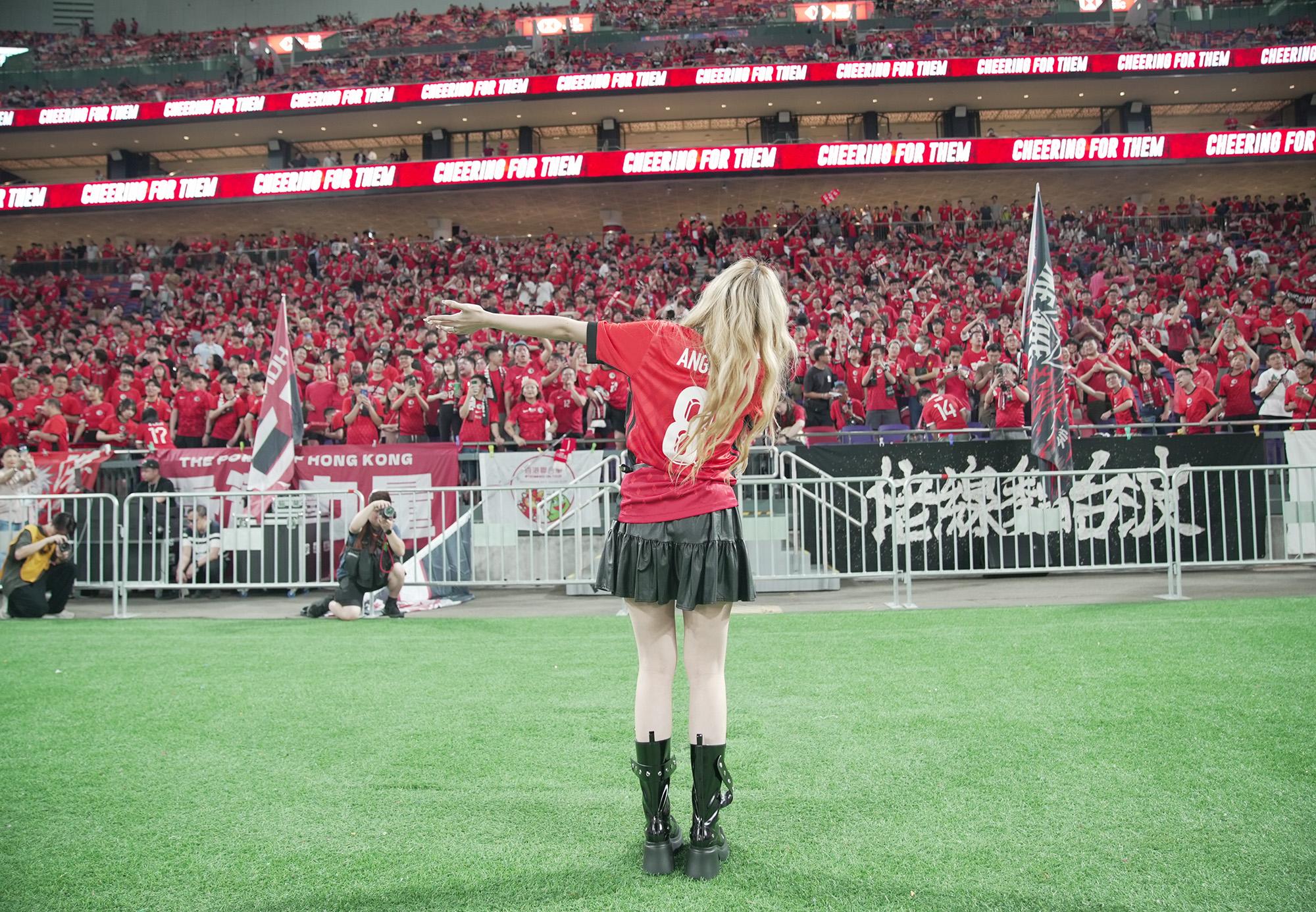 許靖韻唱《K歌之王》。