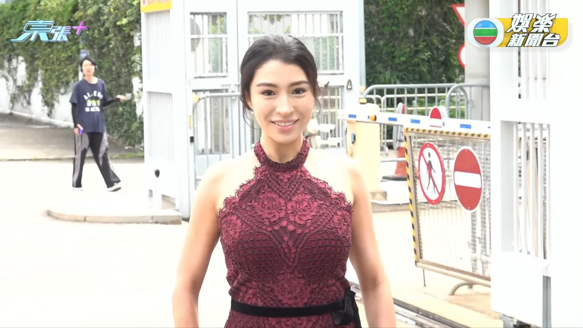 Angela今年26歲。