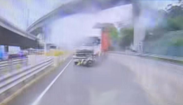 青衣南灣隧道發生奪命車禍。(fb「車cam L(香港群組)」圖片)