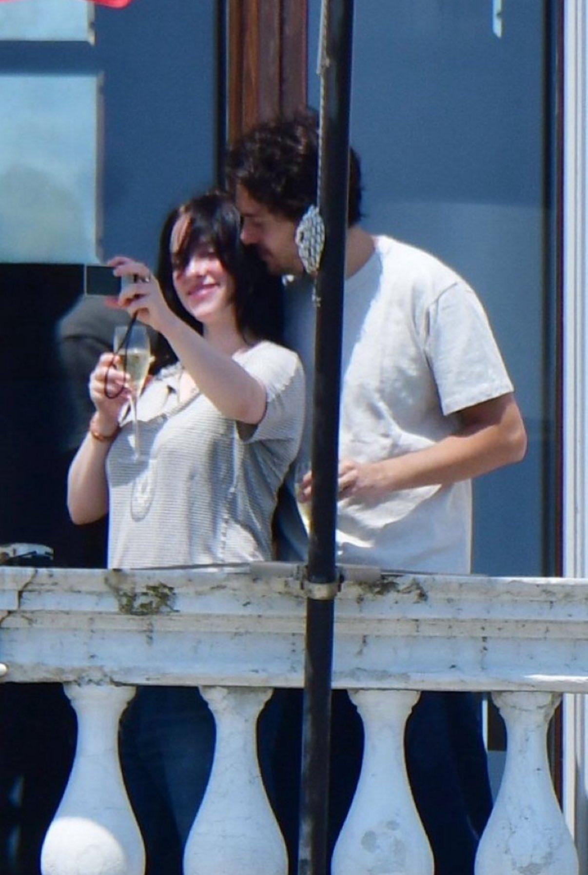 Billie和Nat義大利之行,引來外界關注與討論。(網上圖片)