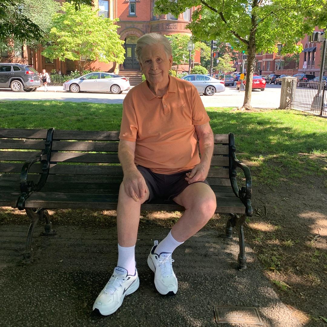 Brian Wilson近照,受腦退化症影響,晚年生活已經不能自理。