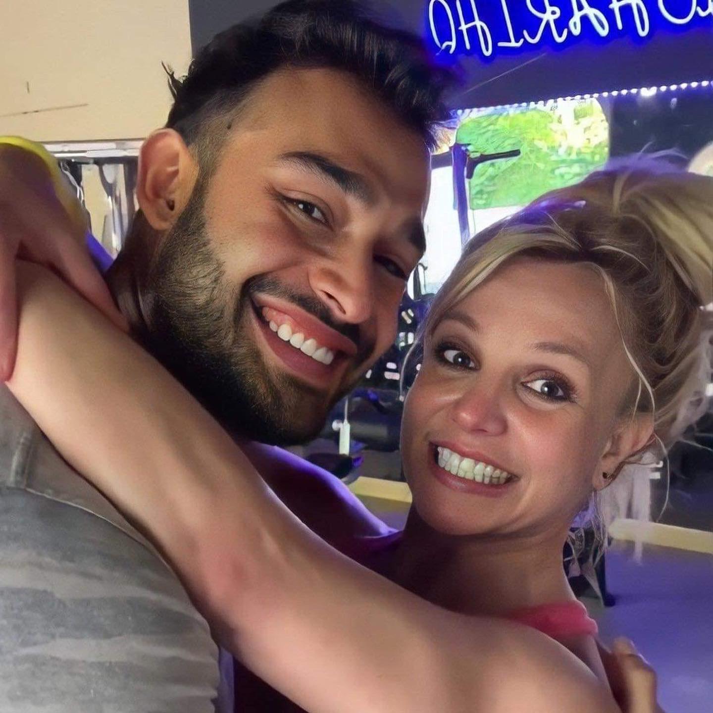 Britney在自傳稱,Sam是上天給她最大的一份禮物。(網上圖片)