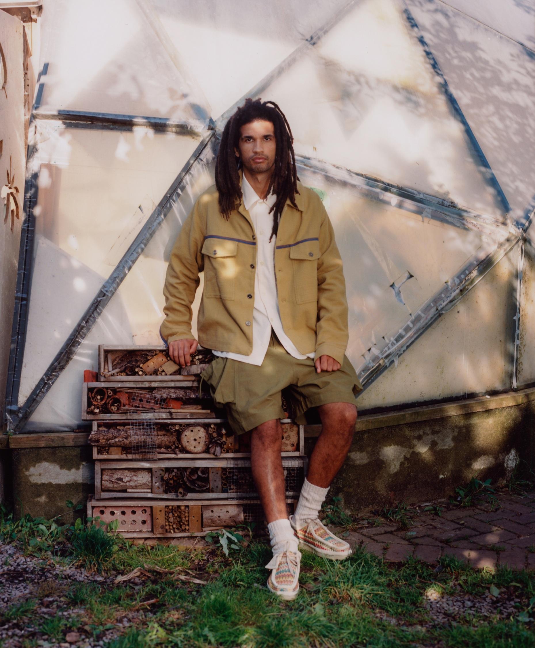 以編織技術製作的WALLABEE Multicolor Raffla。