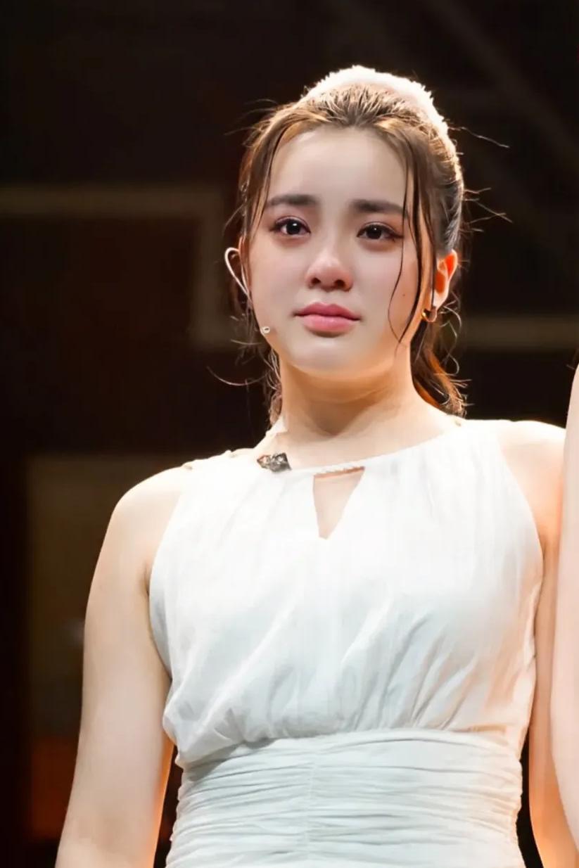 Chantel完成13場演出後大感不捨,在尾場謝幕時忍不住落淚。(IG@Chantel fans club)