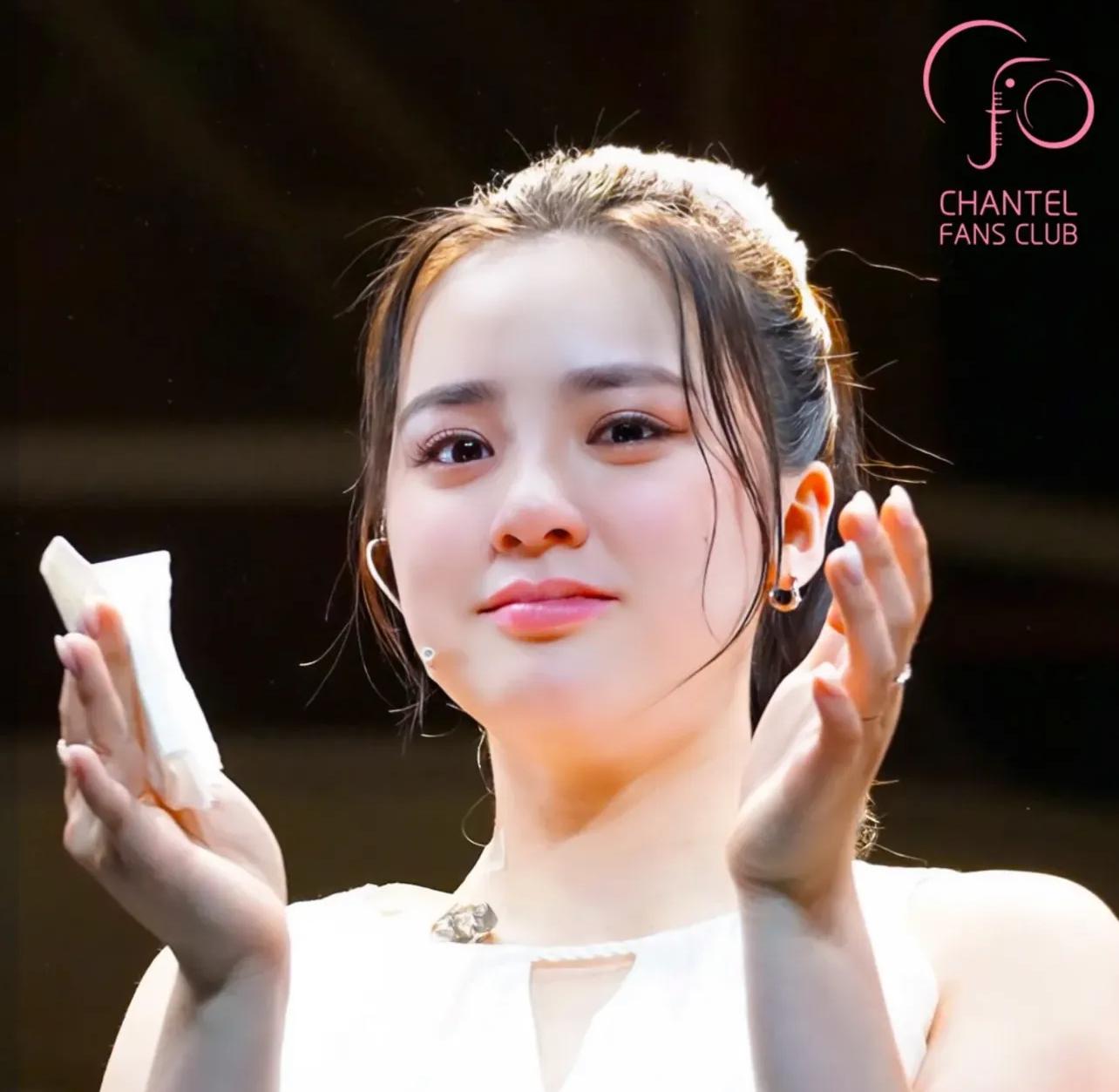Chantel完成13場演出後大感不捨,在尾場謝幕時忍不住落淚。(IG@Chantel fans club)