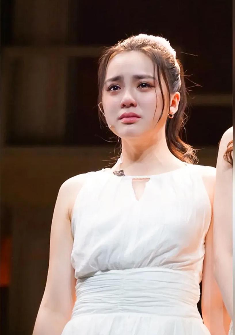 Chantel完成13場演出後大感不捨,在尾場謝幕時忍不住落淚。(IG@Chantel fans club)