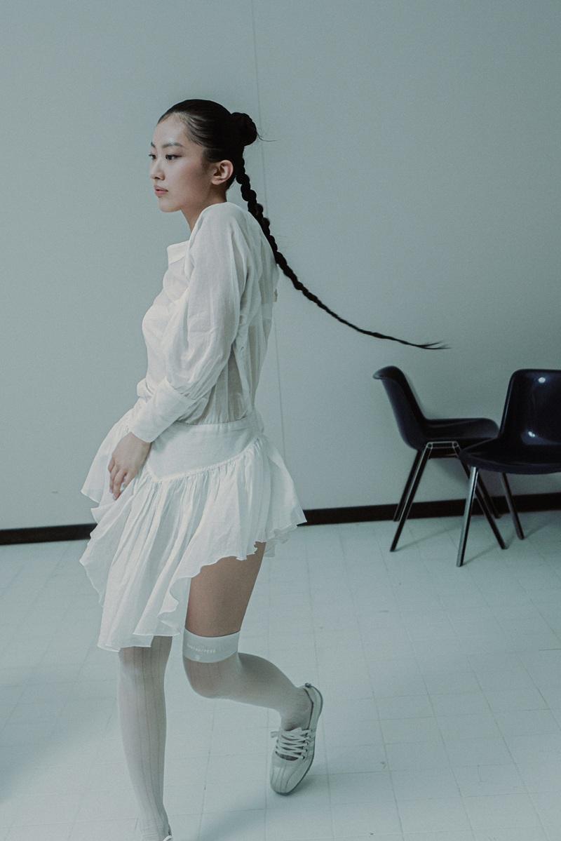 首支單曲《doll》屬英文歌。