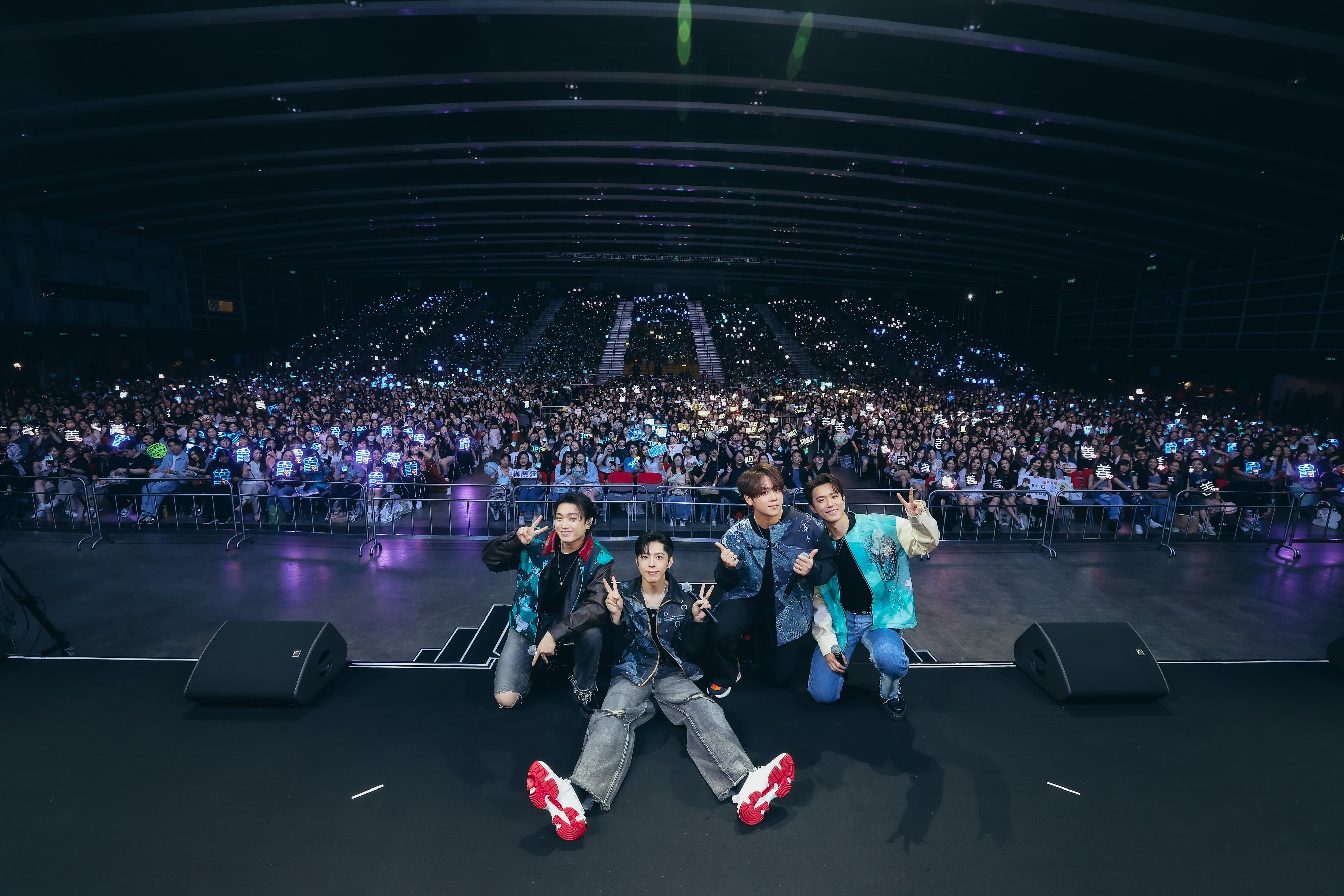 姜濤、Edan、Jer和Stanley在見面祭與fans大合照。