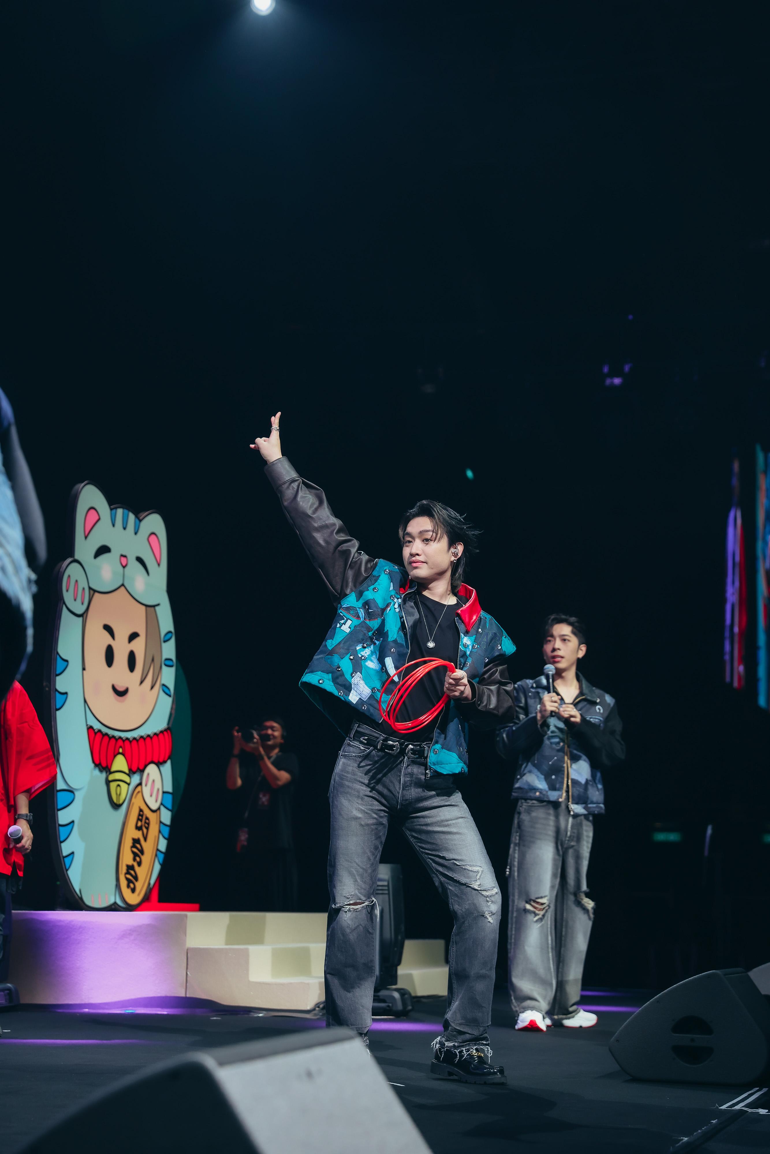 Jer在見面祭玩遊戲勝出。