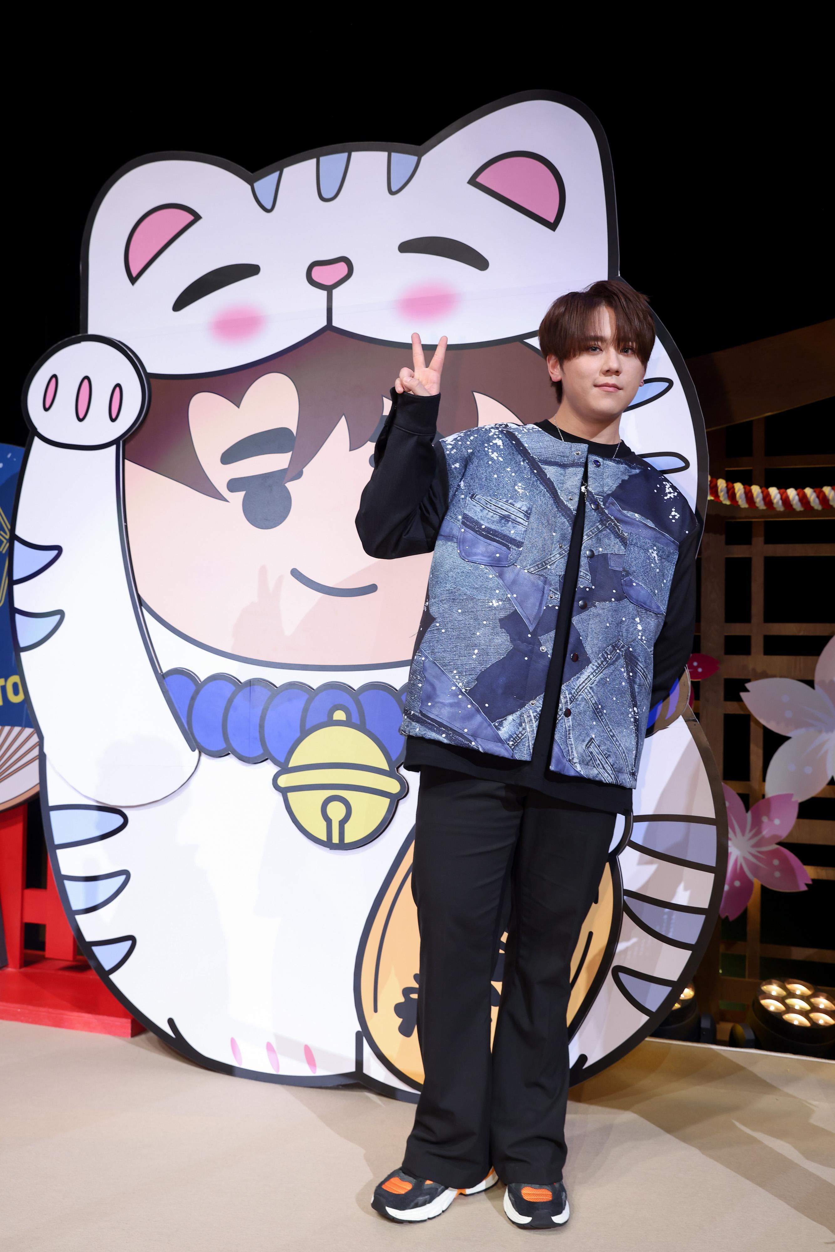 姜濤與招福貓合照。