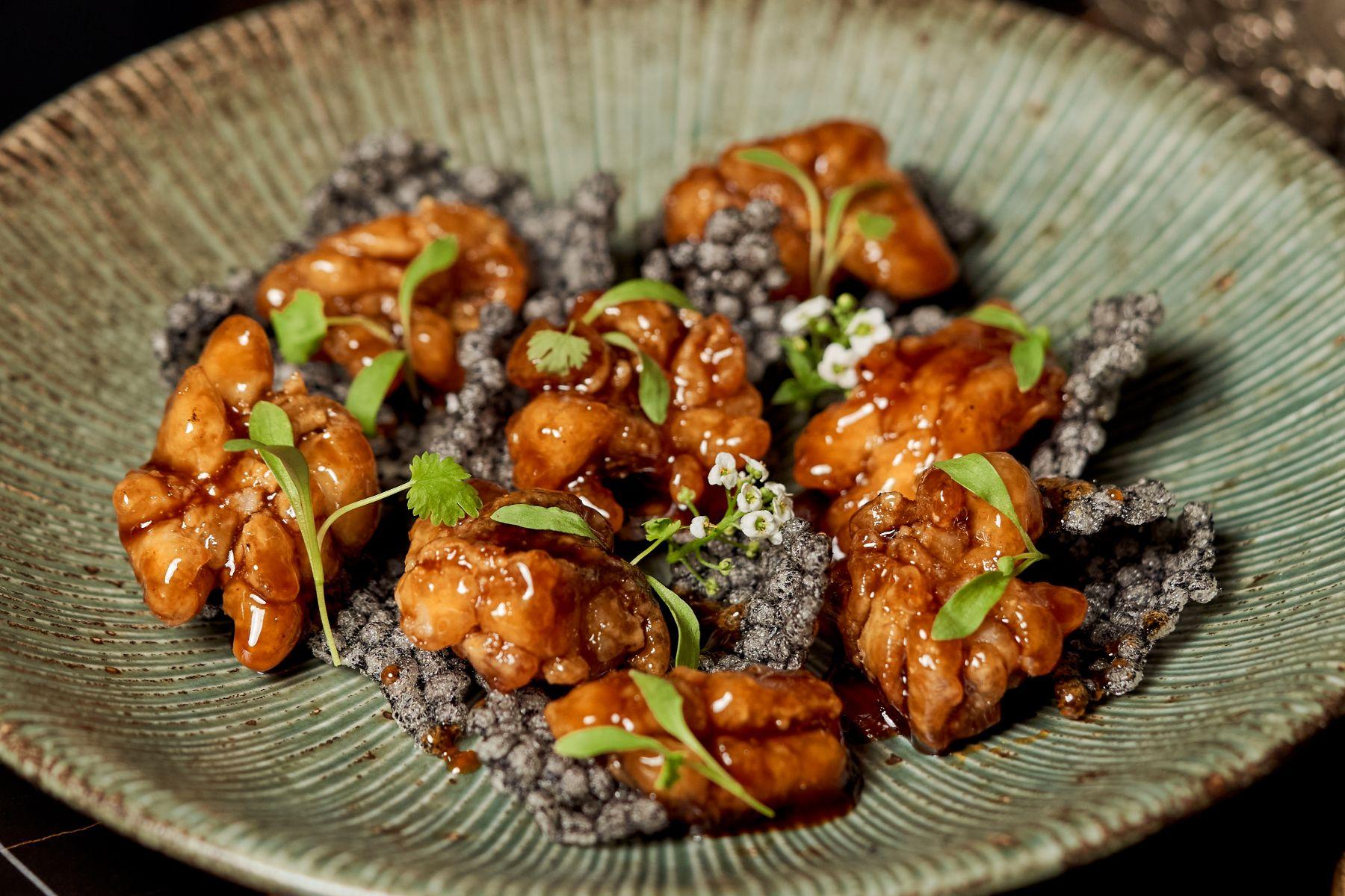 桂花蜂蜜脆鱔球$350 鱔球酥脆,散發花香。