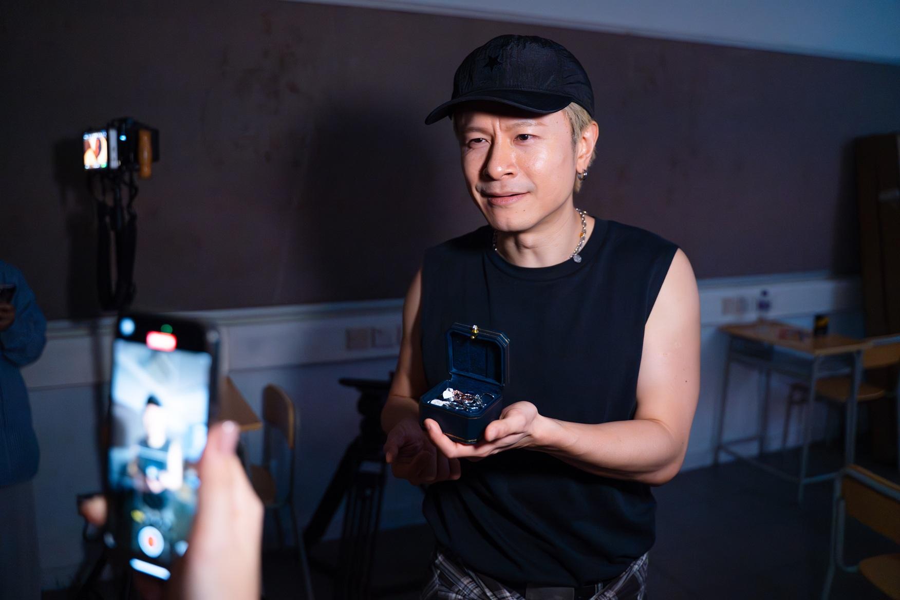 陳健安雖然沒有在MV露面,但親到現場探班。