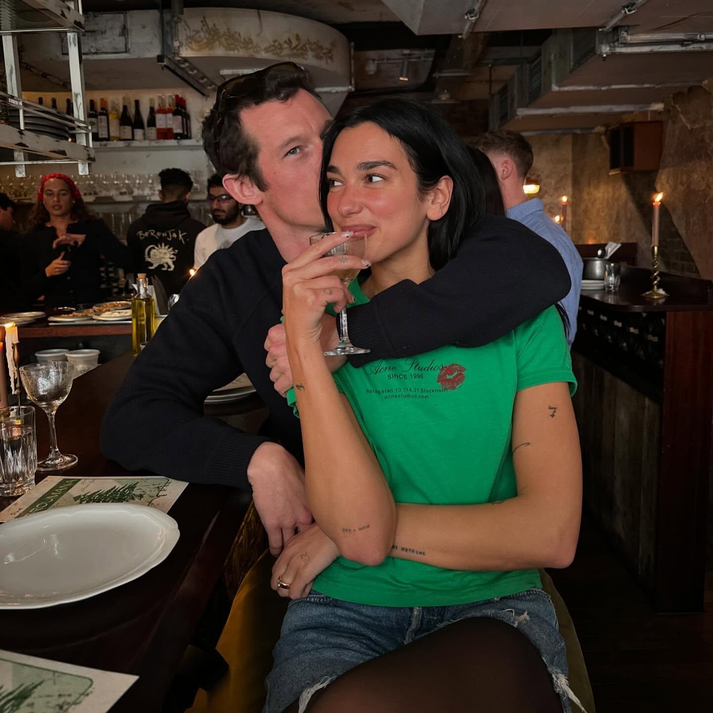 正在舉行巡演的Dua Lipa,表示完成演唱會後才考慮婚禮。