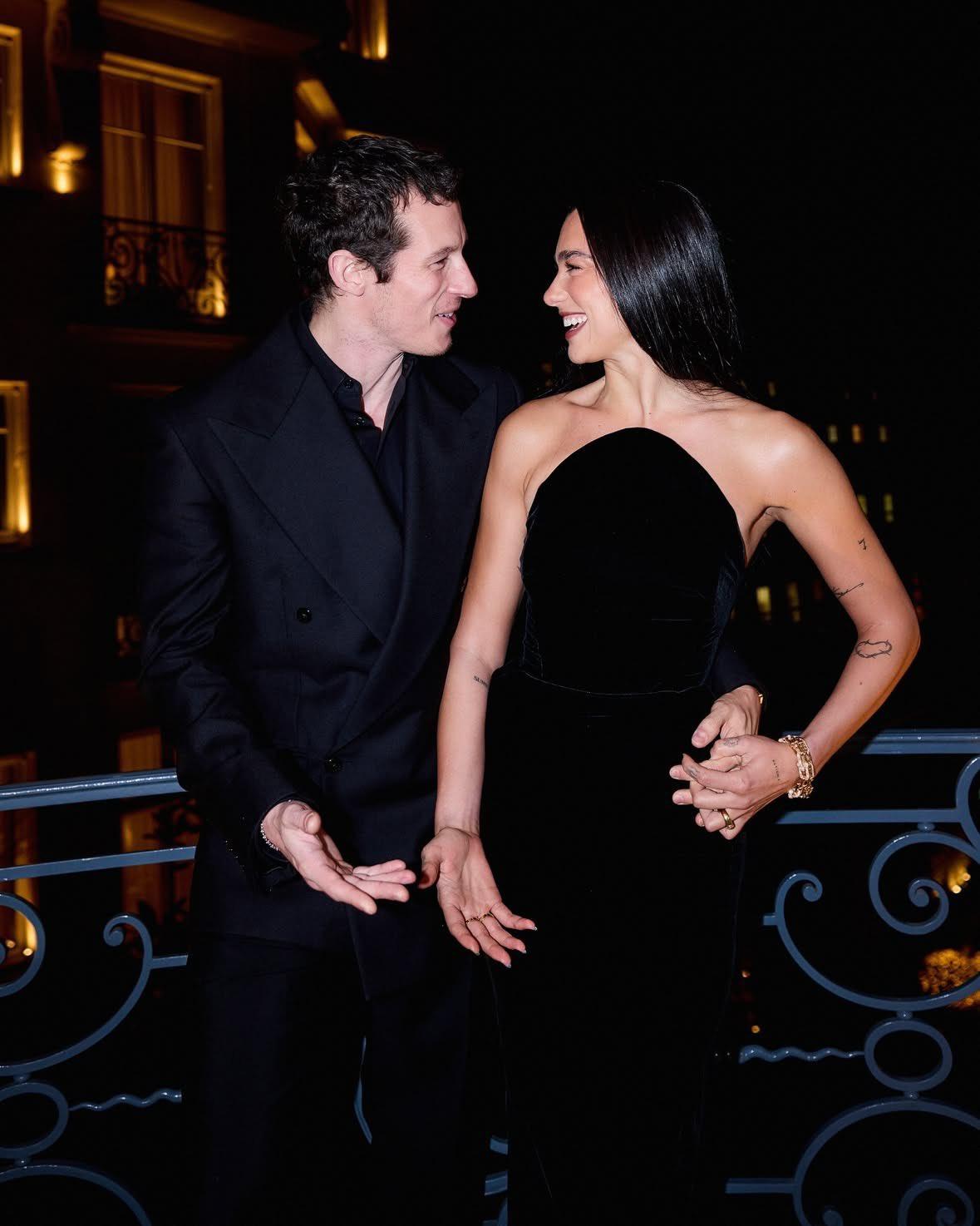 Dua Lipa接受英國版《Vogue》訪問,稱與男星Callum Turner已經訂婚。