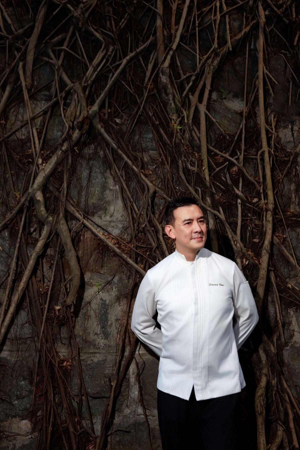 Edward Voon出生於馬來西亞檳城,在新加坡成長。