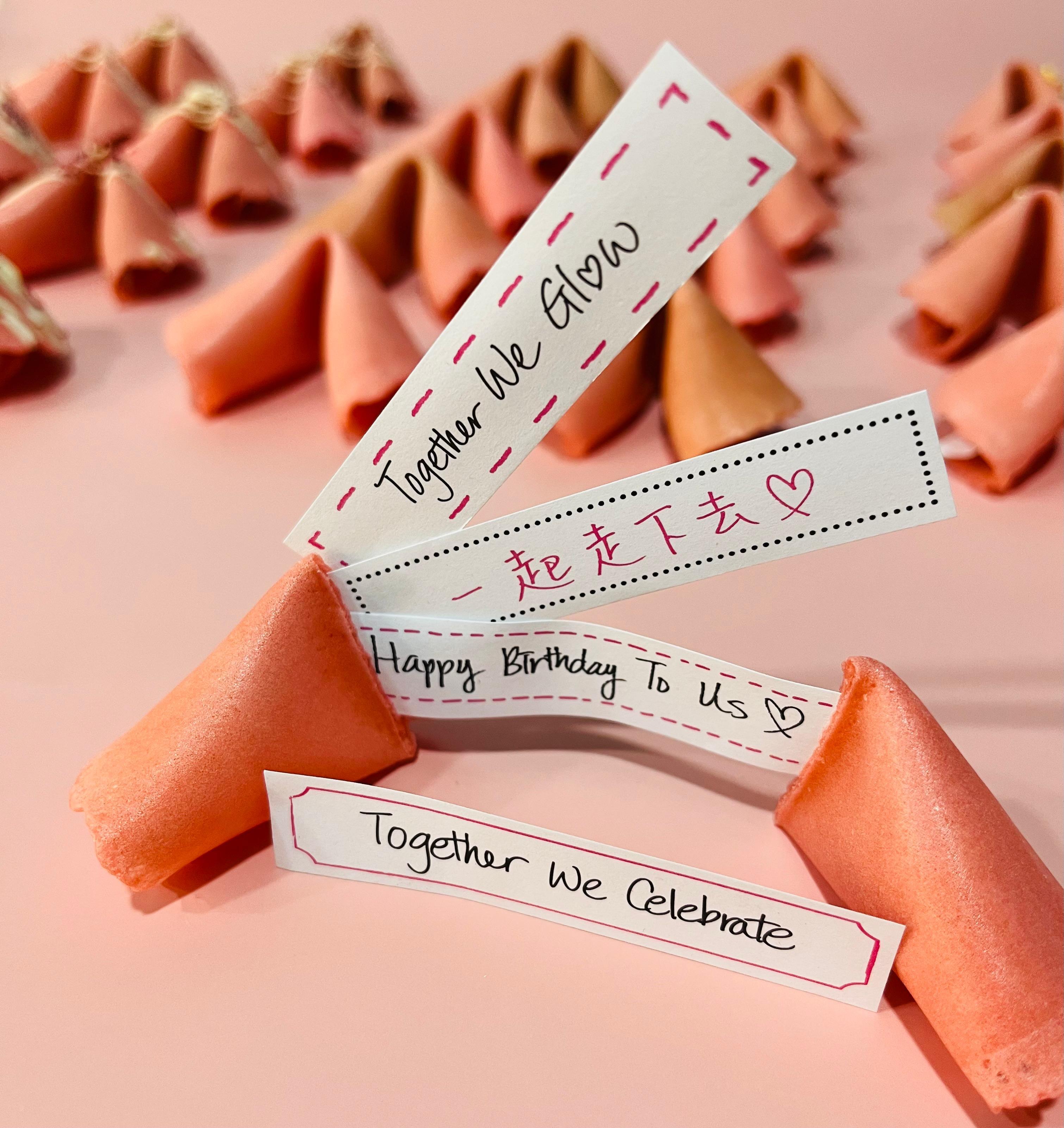《Anson Lo & Sontos - Together We Glow Popup Store》Fortune cookies,內有Anson Lo親手寫的祝福籤文。