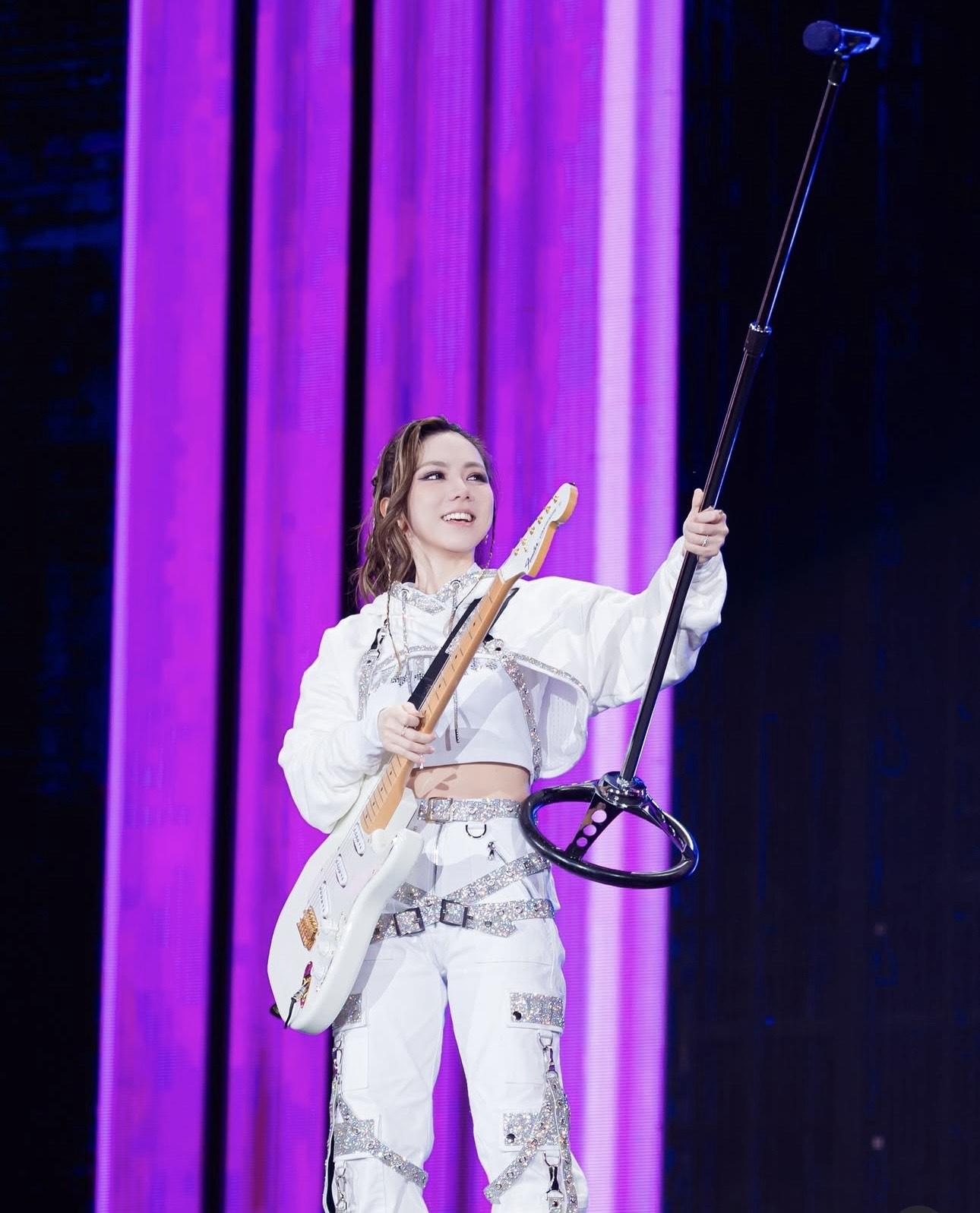 G.E.M. 以自己的經歷勉勵大家。