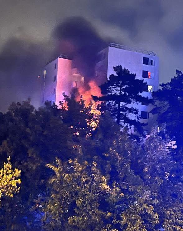 法國蘭斯住宅疑因疑電動滑板車電池自燃引起火災,4人死亡。(網上圖片)