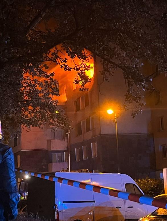 法國蘭斯住宅疑因疑電動滑板車電池自燃引起火災,4人死亡。(網上圖片)