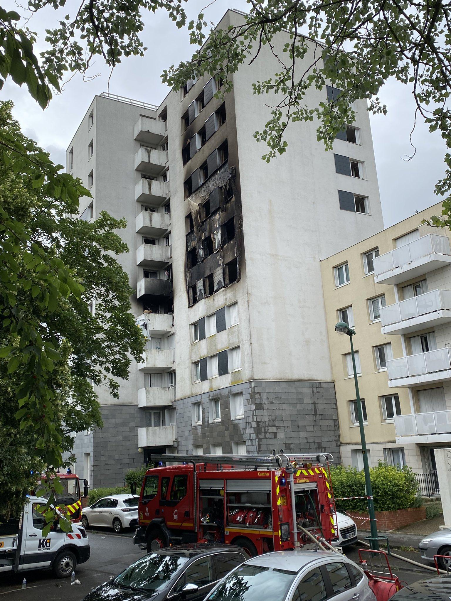 法國蘭斯住宅疑因疑電動滑板車電池自燃引起火災,4人死亡。(網上圖片)