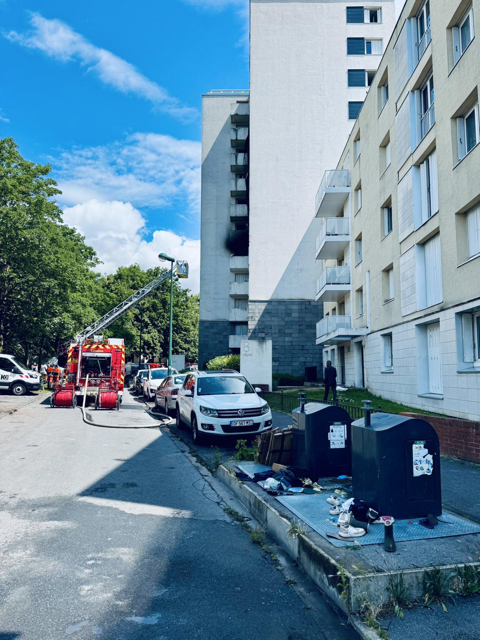 法國蘭斯住宅疑因疑電動滑板車電池自燃引起火災,4人死亡。(網上圖片)