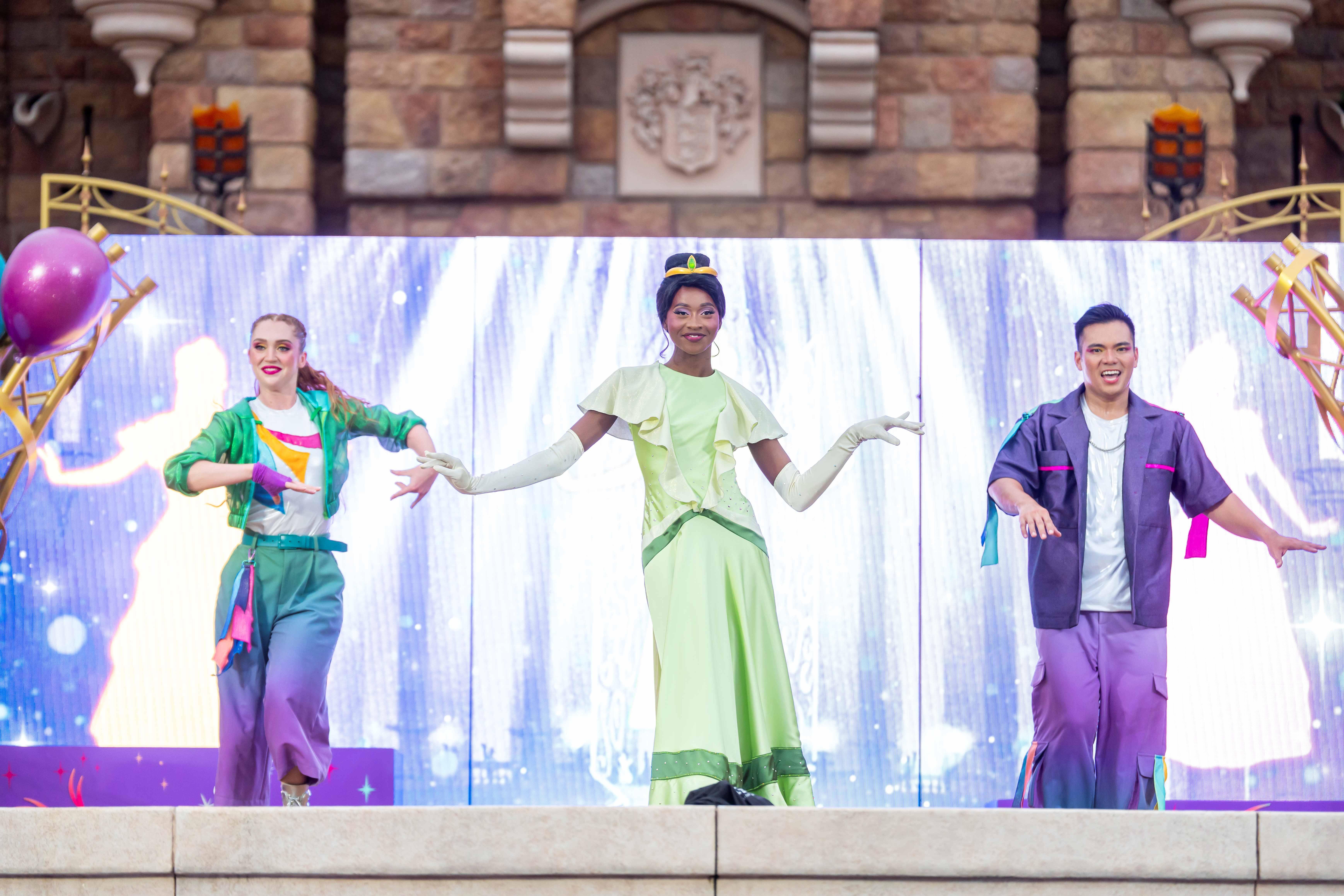 蒂安娜首次以派對禮服造型亮相。