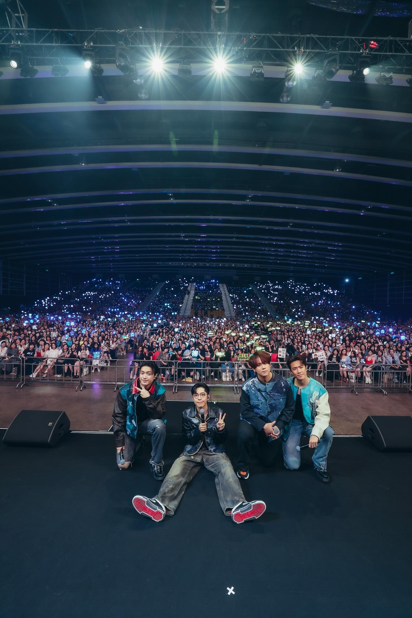 姜濤、Edan、Jer和Stanley與第二場見面祭的fans大合照。