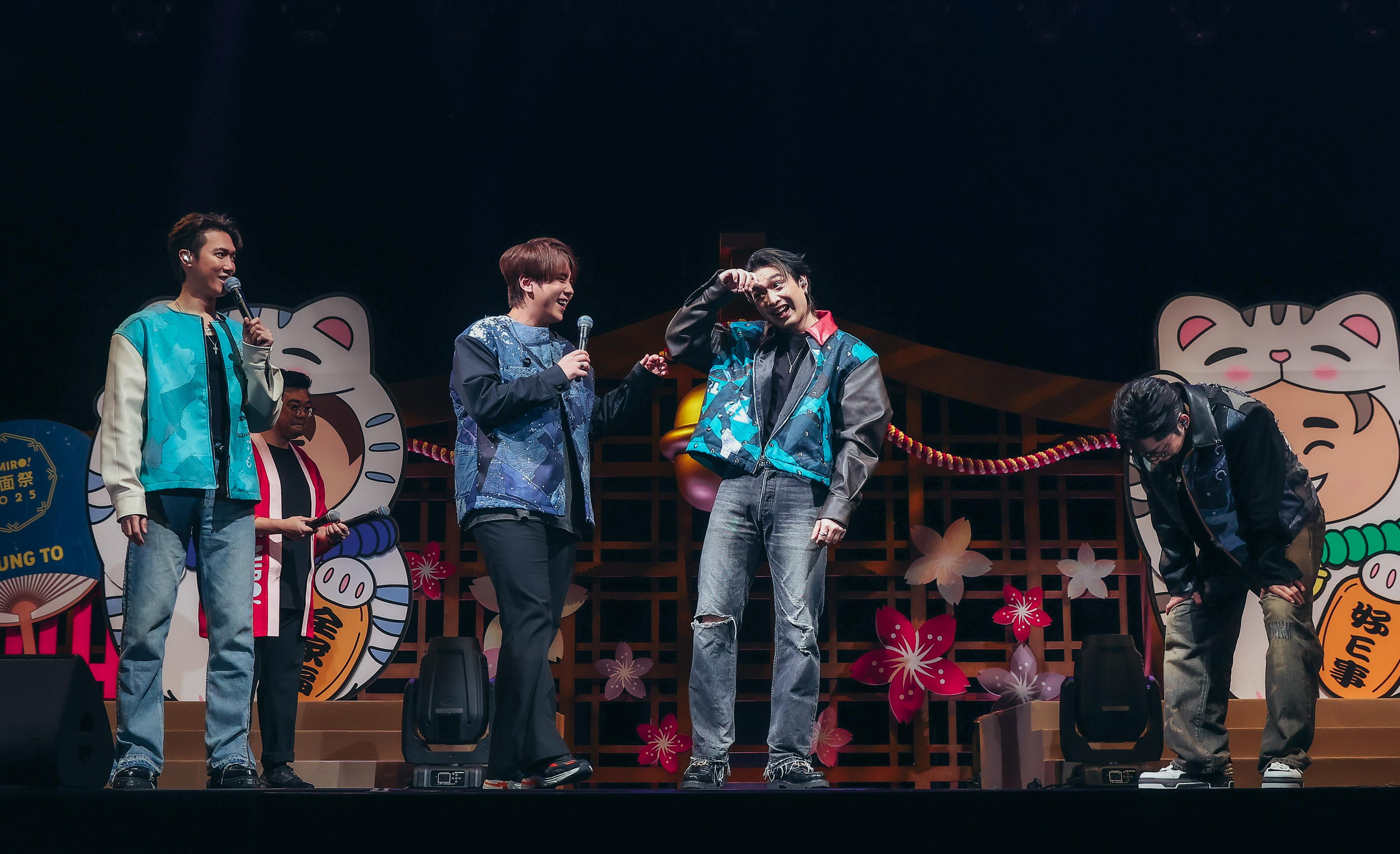 姜濤、Edan、Jer和Stanley在台上玩遊戲,非常投入。