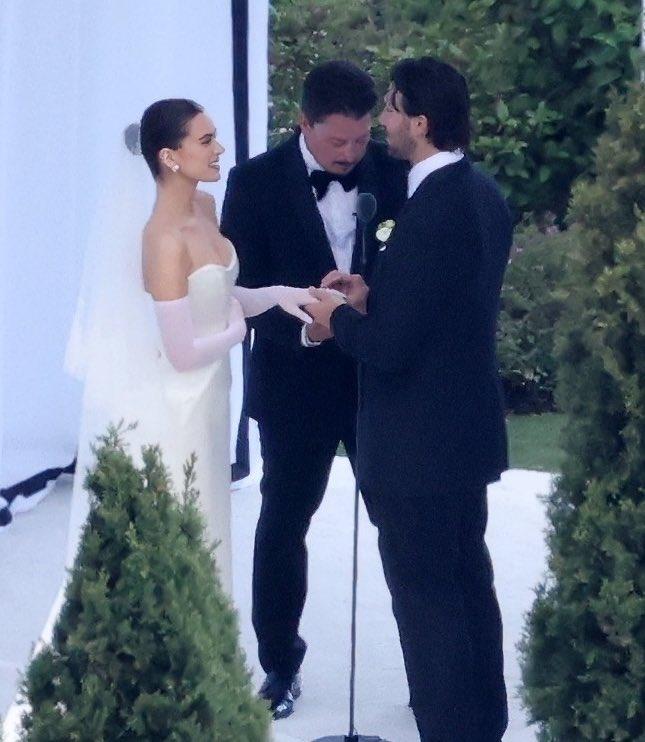 Josh與Hailee拍拖兩年,終於修成正果。