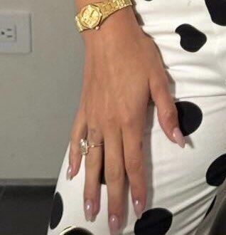 Hailey的婚戒價值392萬元。(網上圖片)