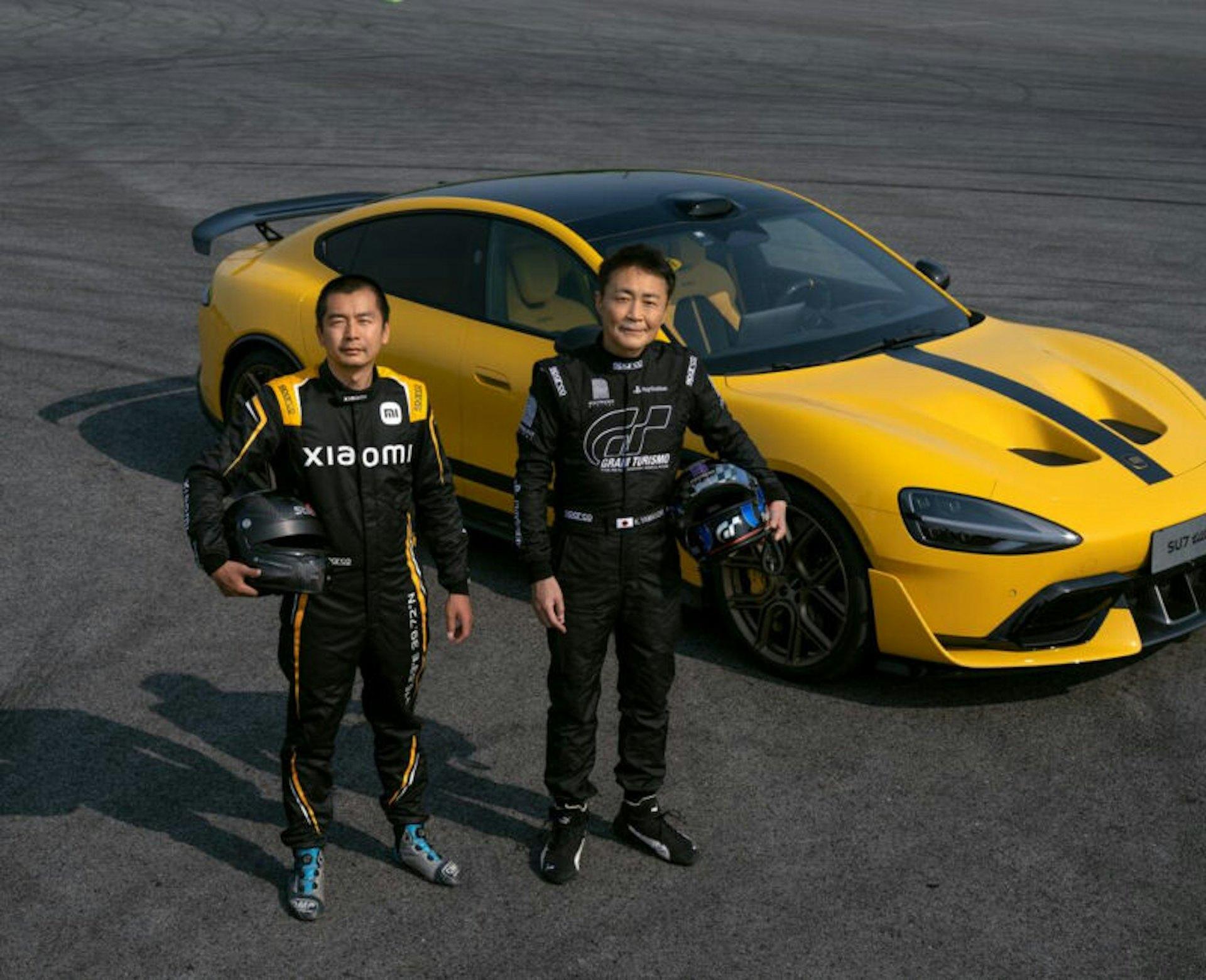 GT製作人山內一典親自到訪小米總公司並試駕 SU7 Ultra。(雷軍微博截圖)