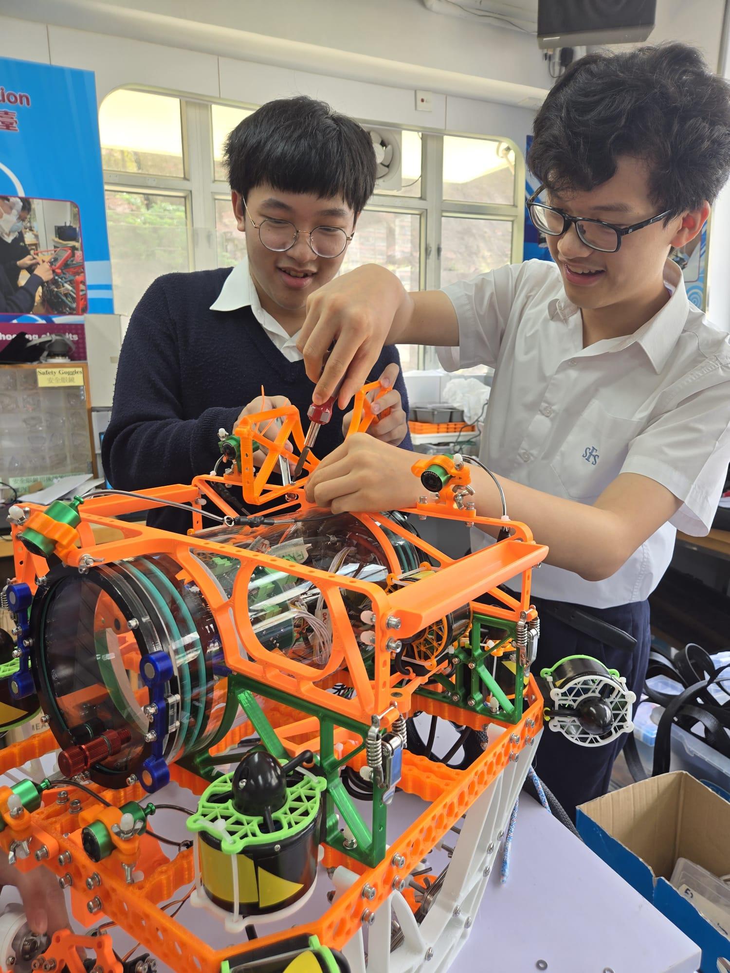 觀塘福建中學水底機械人MATE ROV港區賽事奪冠。(大會提供)