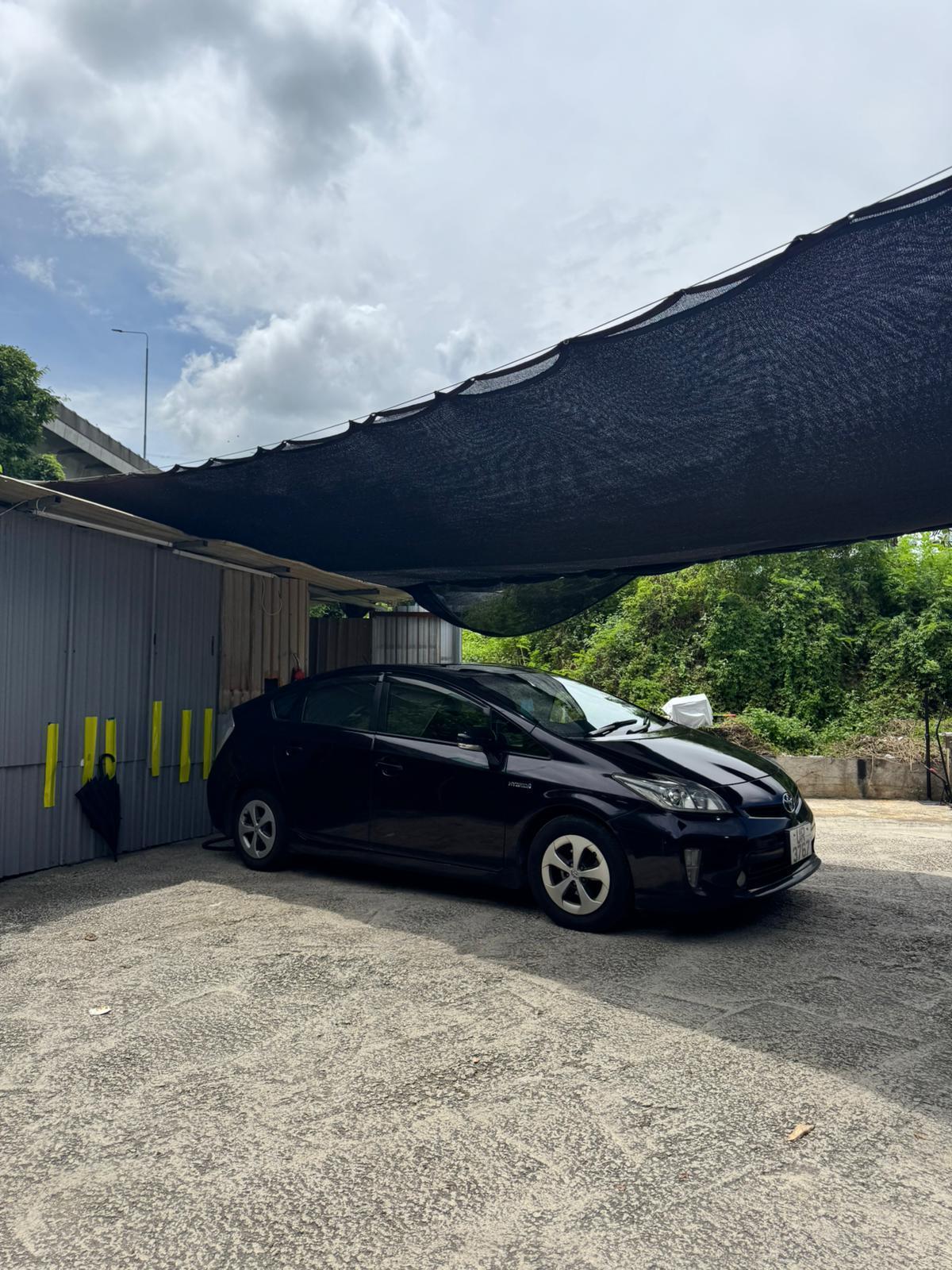 海關與消防處聯合搗破非法電油加油站,檢獲約2700升未完稅電油。(海關圖片)