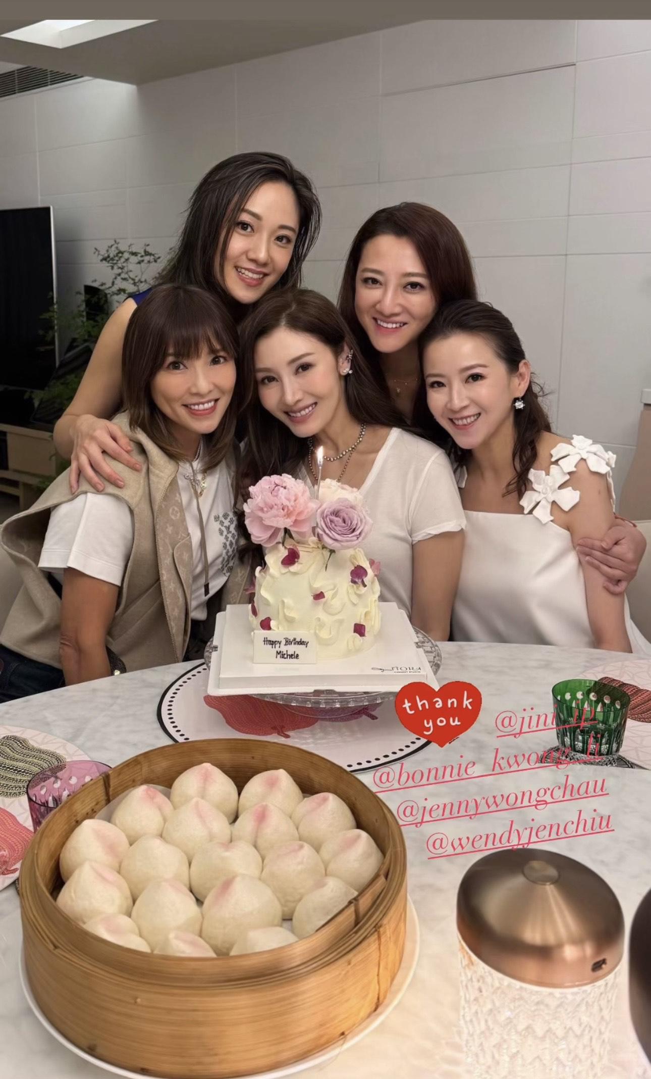 向來人緣極佳的李嘉欣獲好友率先為她預祝生日。