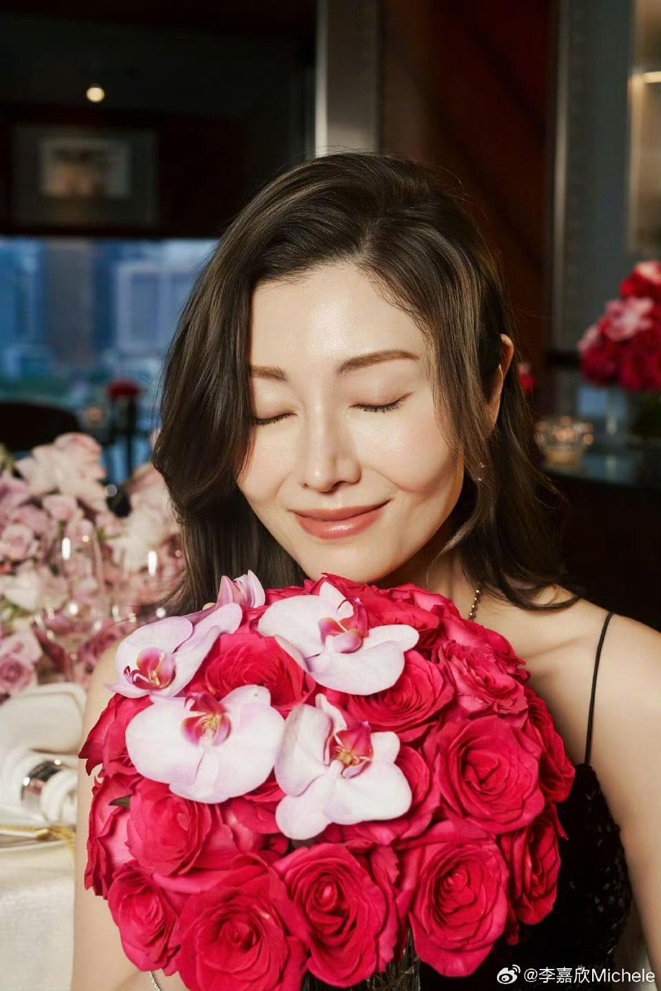 李嘉欣不老靚樣,被網民封為「女人天花板」。