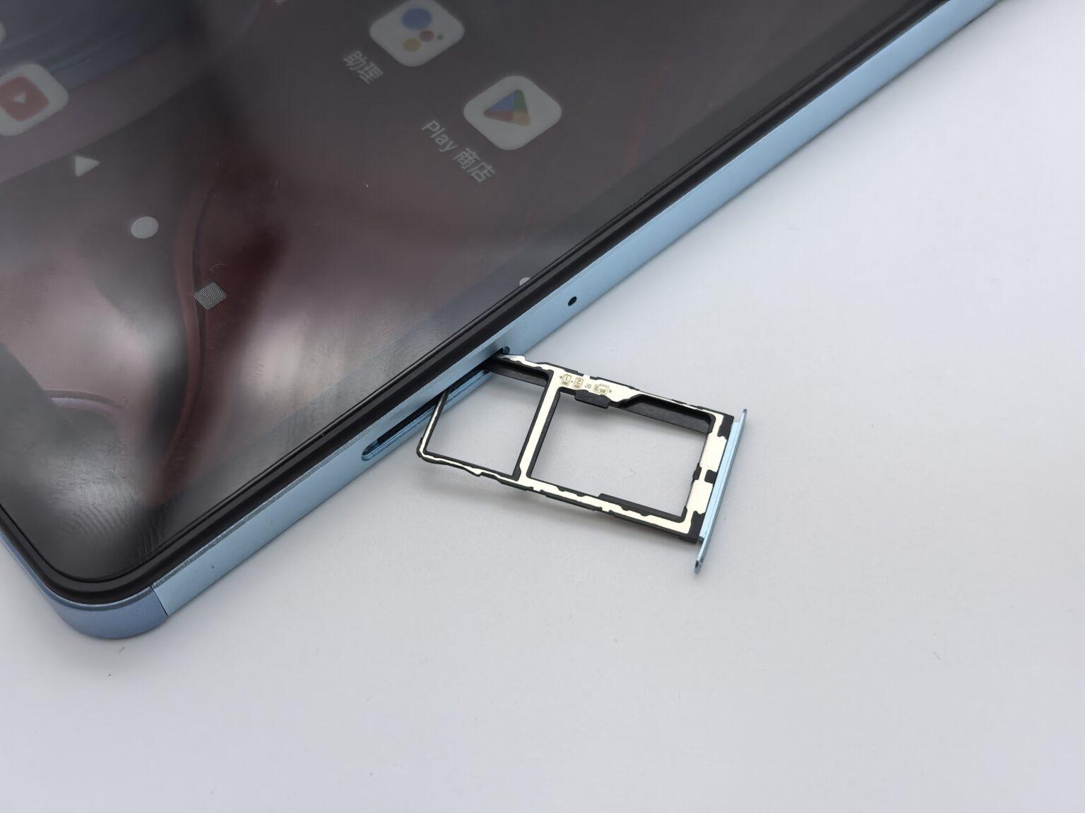 平板電腦實測︱Teclast T50 mini右側更設有三選二 SIM卡的卡槽。