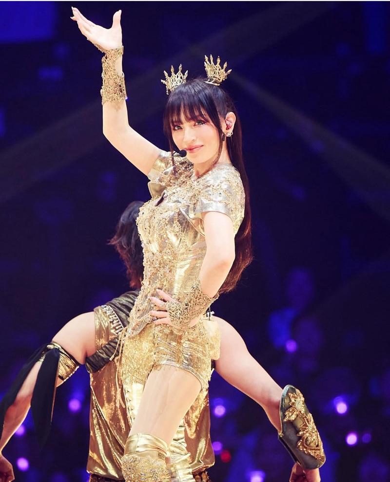 步姐早前到大陸開騷,充滿金碧輝煌,果然識做。