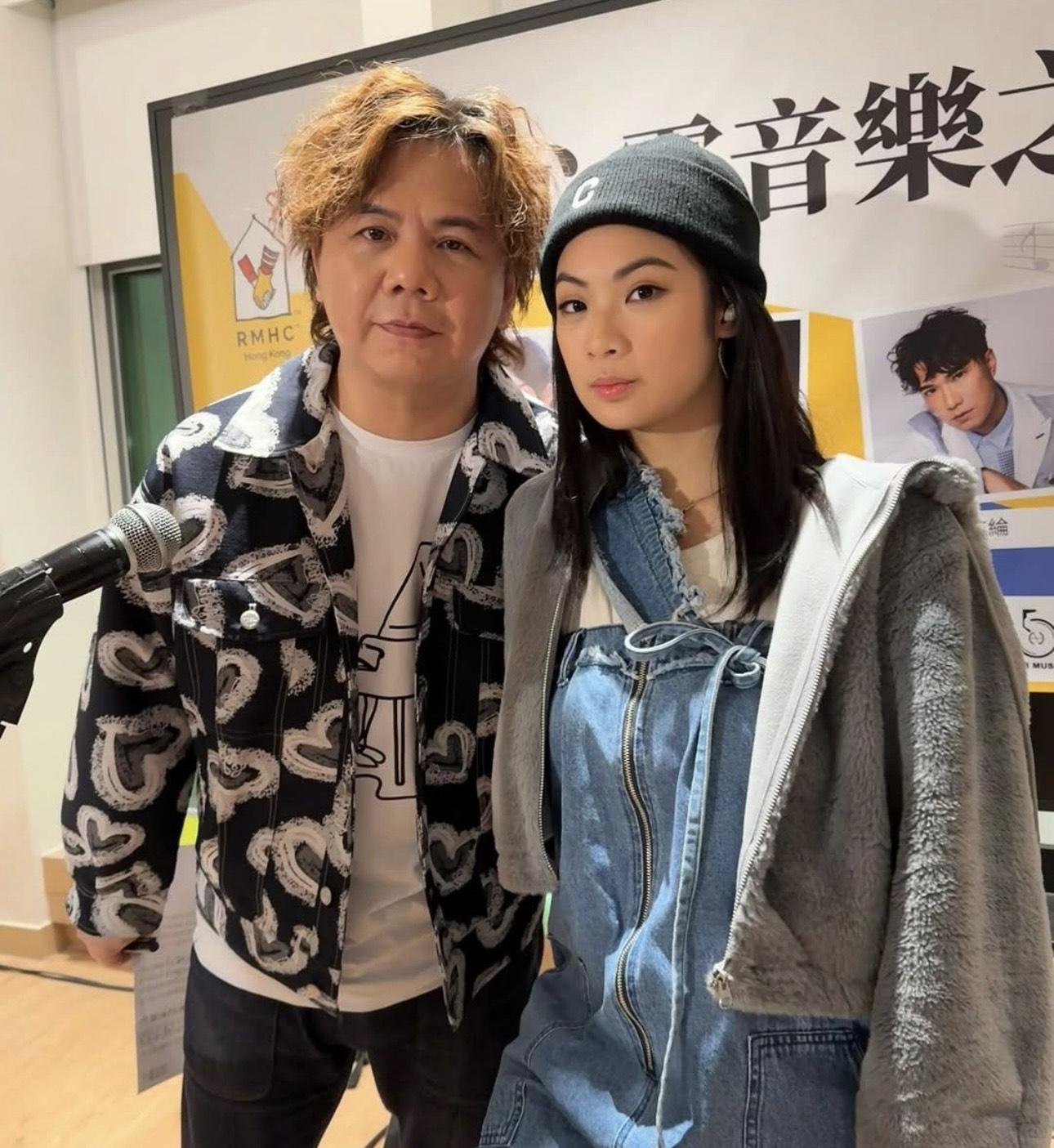 伍仲衡去年底因為簽下TVB心儀的新人洪心怡而被飛出節目《中年好聲音》。