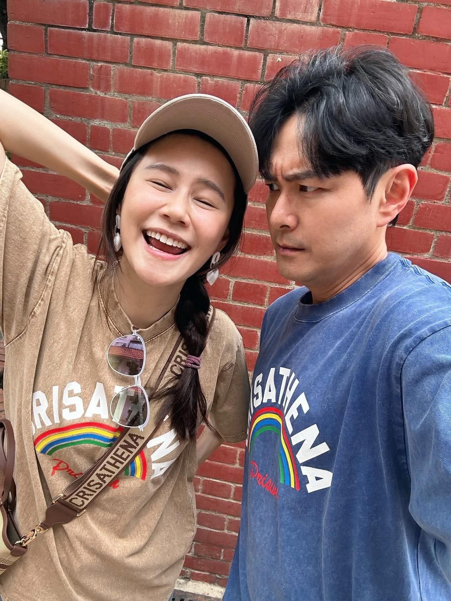 黃翠如化上淡妝,笑容燦爛,僅生了三個月的她復原甚佳。