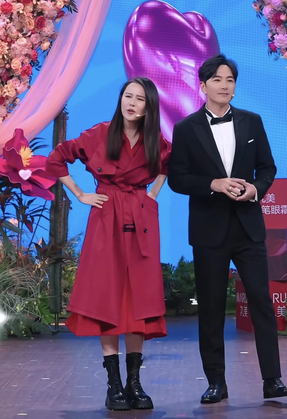 蕭正楠爆與黃翠如的初吻是:「隻手揸住佢塊面,就咀落去!」