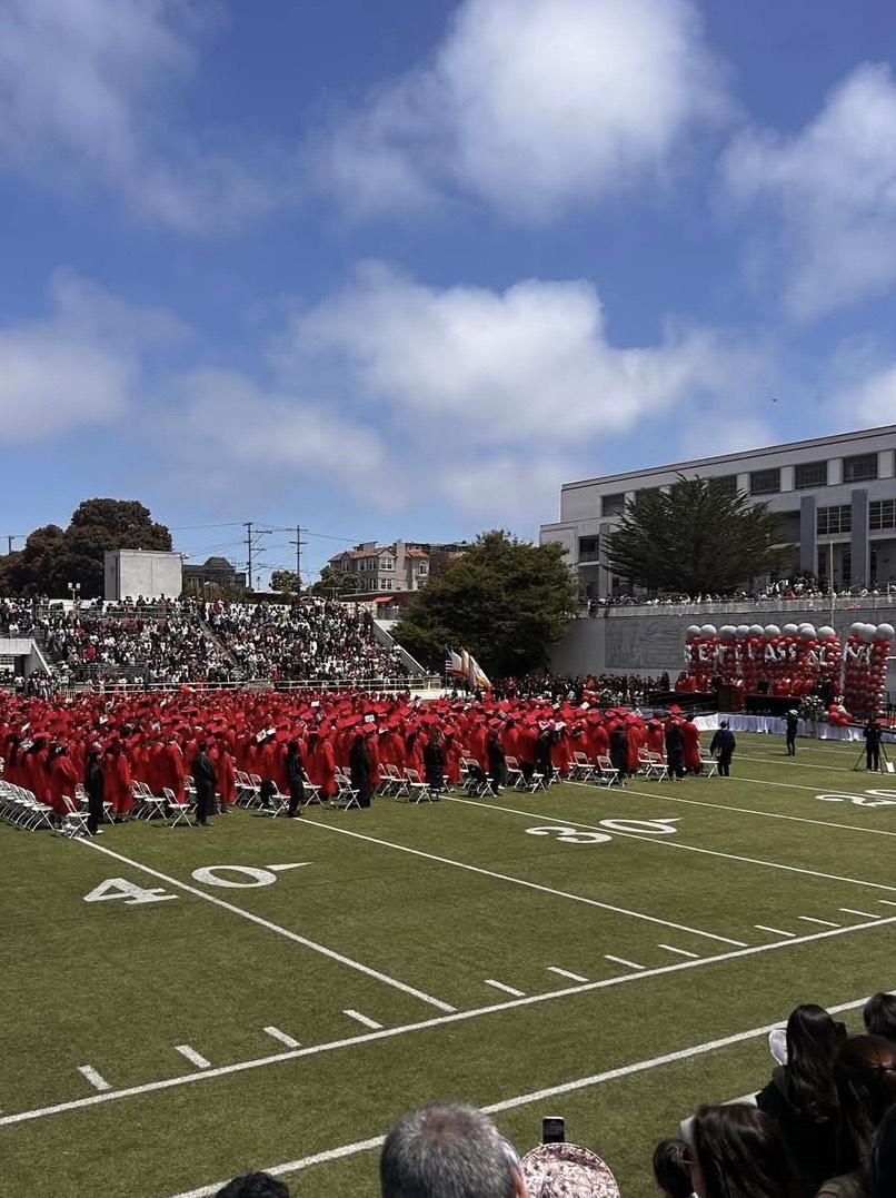 Jonah高中畢業,將入讀楊婉儀母校三藩市州立大學,成為母親的校友。