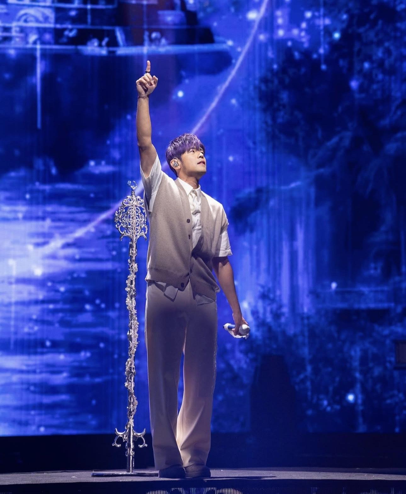 周杰倫將在6月27日假啟德體育園主場館舉行一連三場《嘉年華》世界巡迴演唱會。