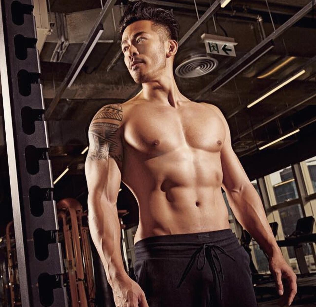 沈震軒向來熱愛操肌,經常在社交網大曬爆肌身形。