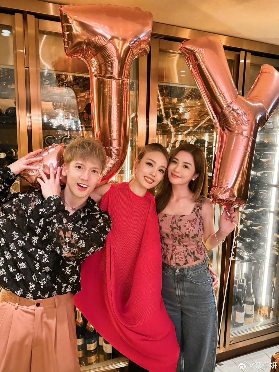 3人在英皇相識多年,絕對是兄妹感情。