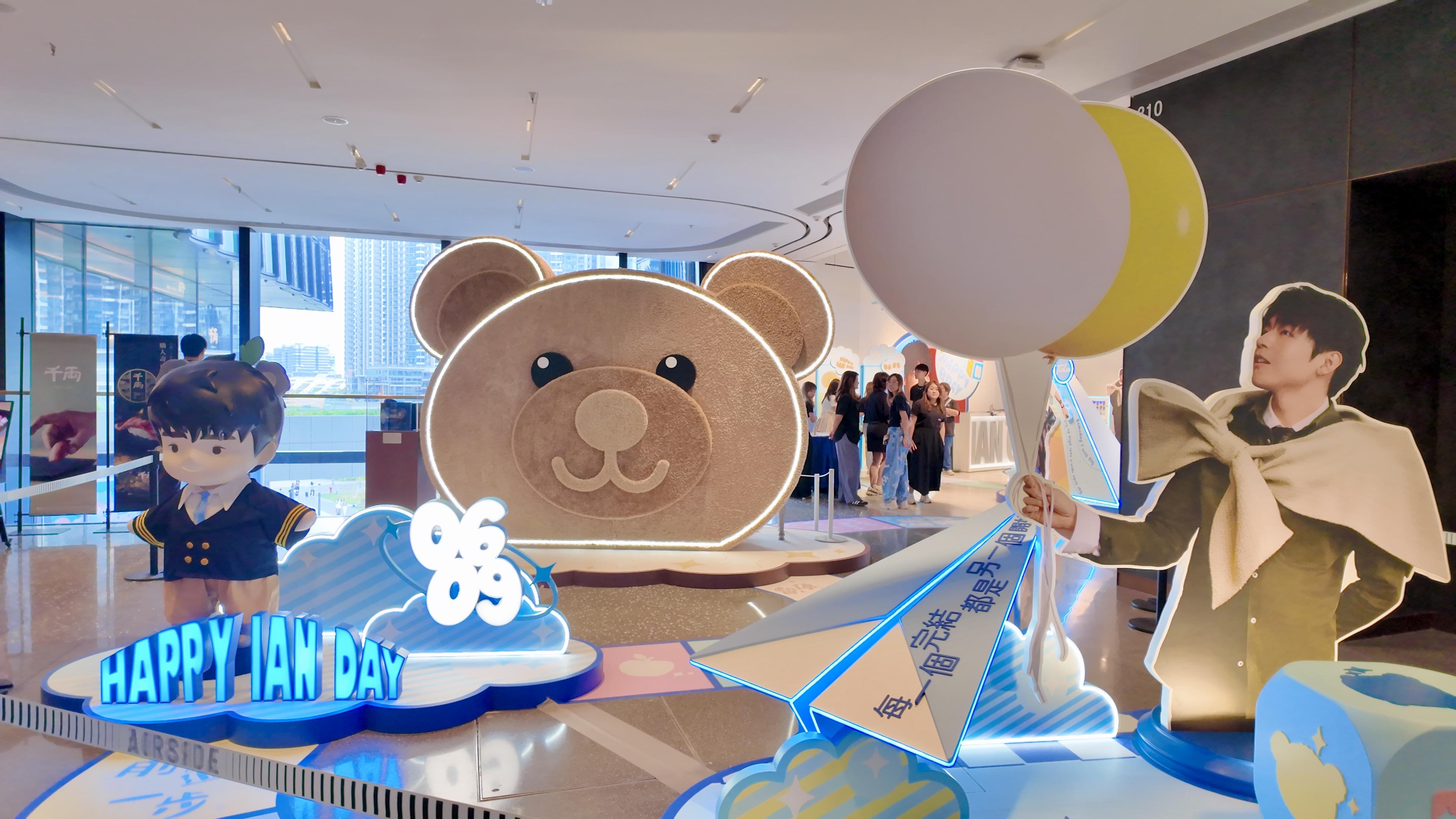 Ian 陳卓賢生日展覽「Gliding Towards the Light 飛行.不懈」