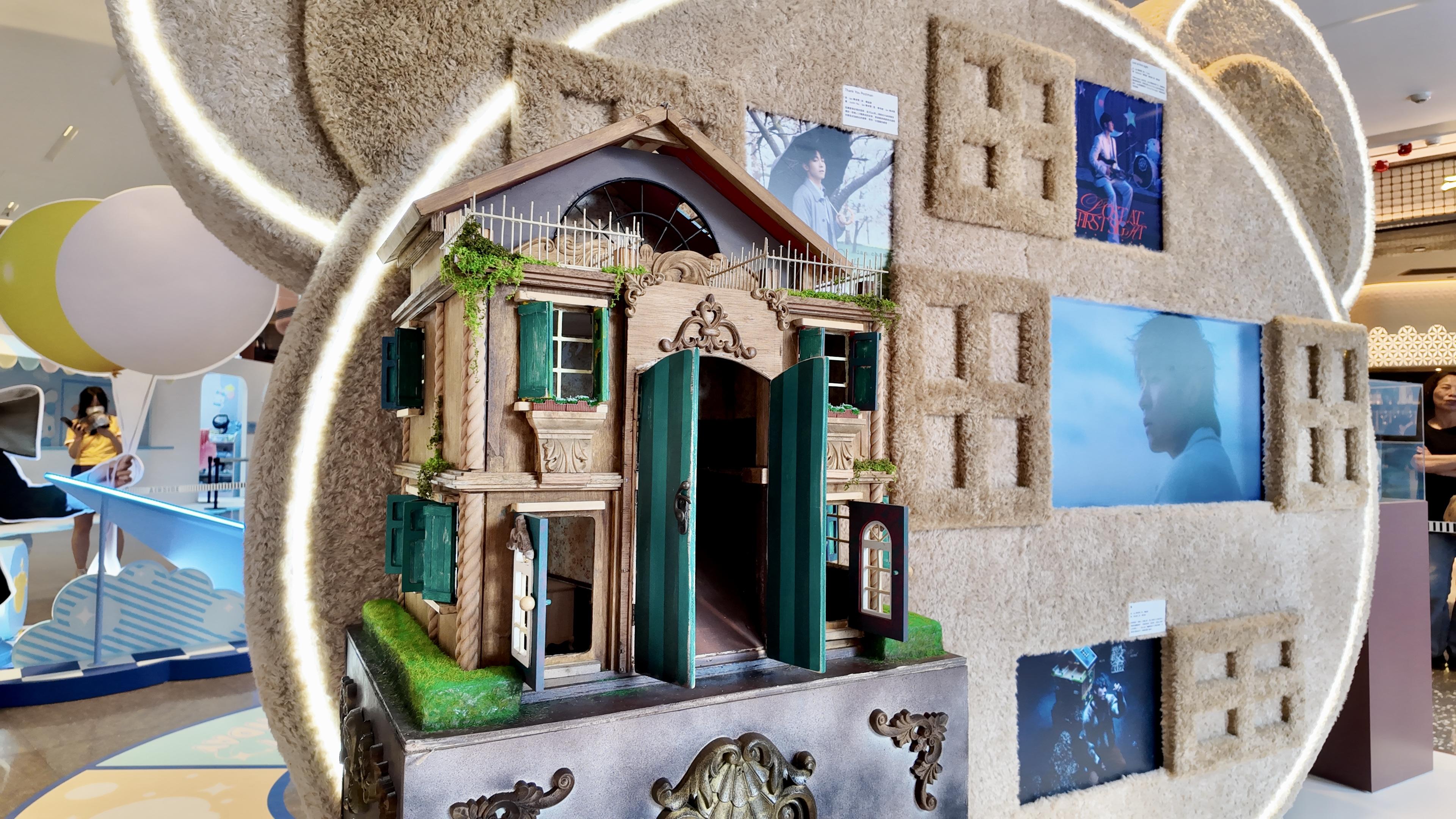 Ian 陳卓賢生日展覽「Gliding Towards the Light 飛行.不懈」