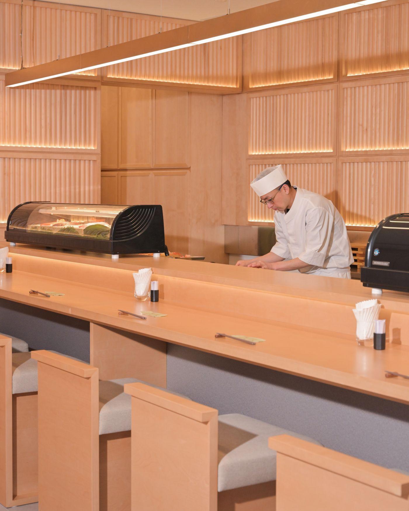 鮨慶主打刺身壽司料理及晚市廚師發辦。